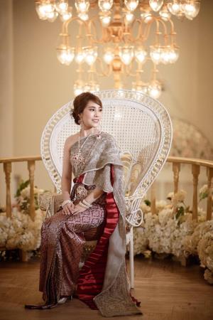 ชุดไทยเจ้าสาว ชุดไทยจักรพรรดิ์ เช่าที่แบมบี้ เวดดิ้ง ห้วยขวาง